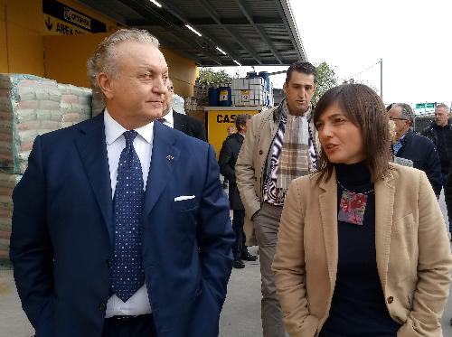 Massimo Pulcinelli (Presidente Bricofer Italia e Ottimax Italia) e Debora Serracchiani (Presidente Regione Friuli Venezia Giulia) all'inaugurazione di Ottimax - Gradisca d'Isonzo 11/11/2017